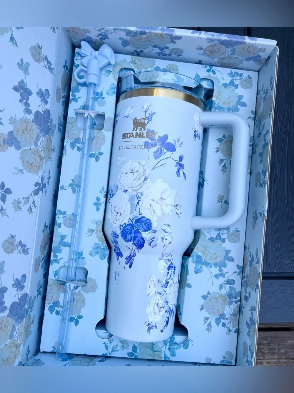 Stanley Blue Floral 40oz Cup - Picture 7 of 8